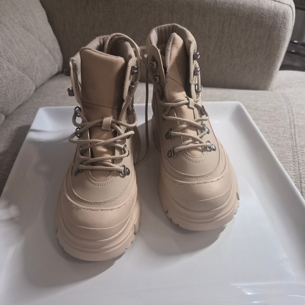 Womens Beige Platform Combat Boots Chunky Lug Sole Hiking Inspired Lace Up Tan